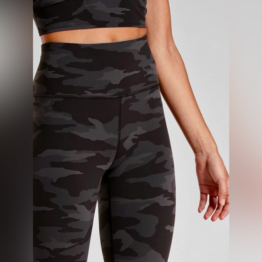 Athleta Elation Ultra High Rise 7/8 Black Camo Leggings Size XS Tall NWT